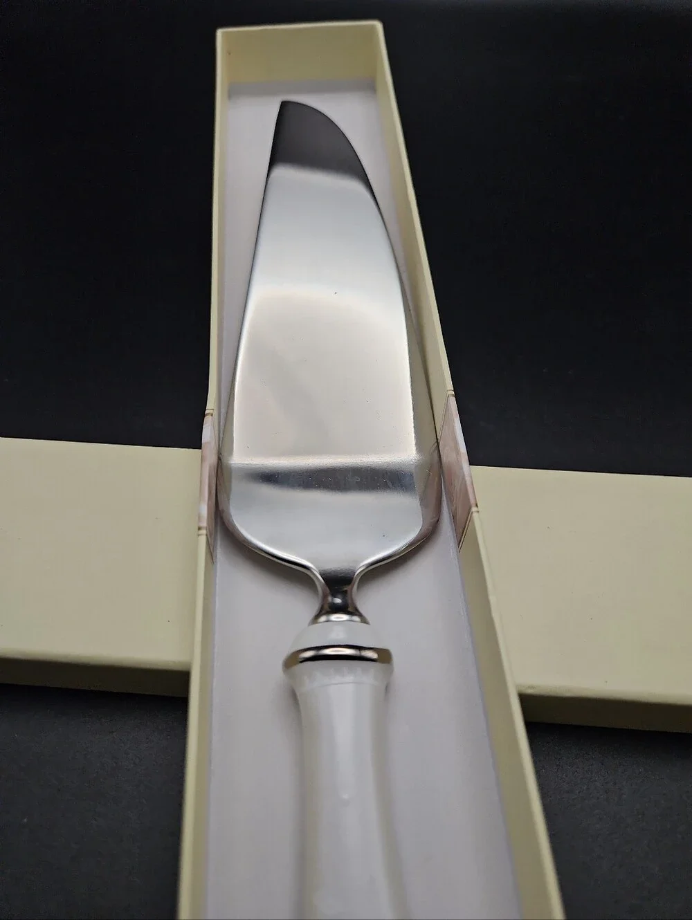 Lenox NIB Opal Innocence Cake Server